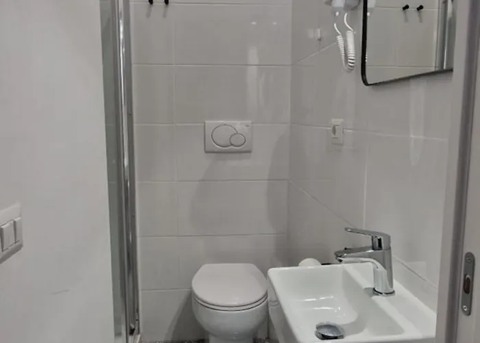 Oda ve Kahvaltı Piumith 3*